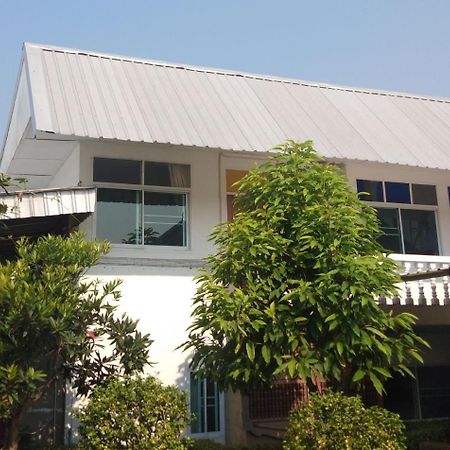 Zan Pla Nade Guesthouse Chiang Rai Exterior foto